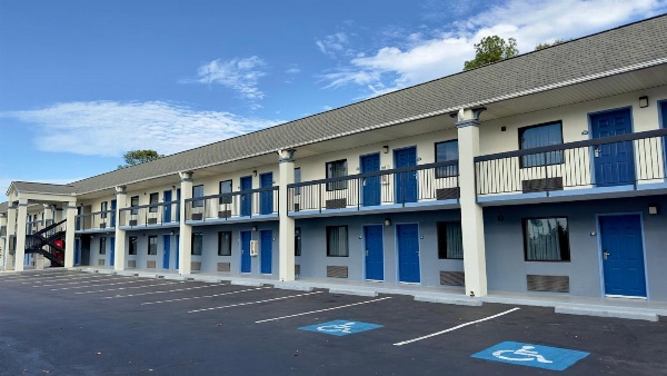 Days Inn By Wyndham Lexington/Columbia image 1