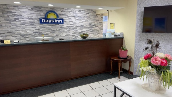 Days Inn By Wyndham Lexington/Columbia image 4